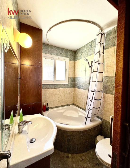 3-bed apartment with balcony and covered parking in Livadia photo 7