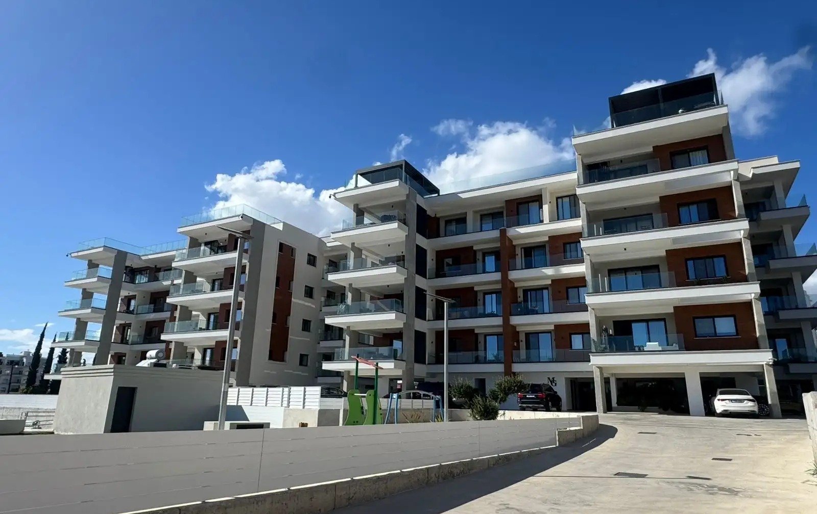 Spacious 4-bedroom penthouse in Germasogeia, Limassol photo 9