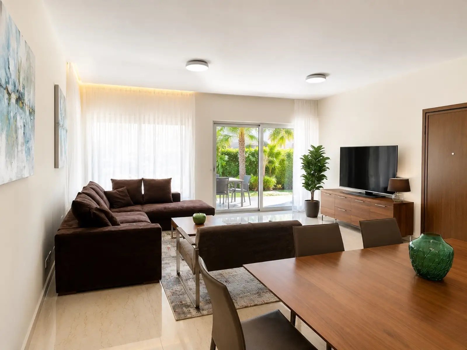 3-bed ground-floor apartment at Limassol Marina photo 4