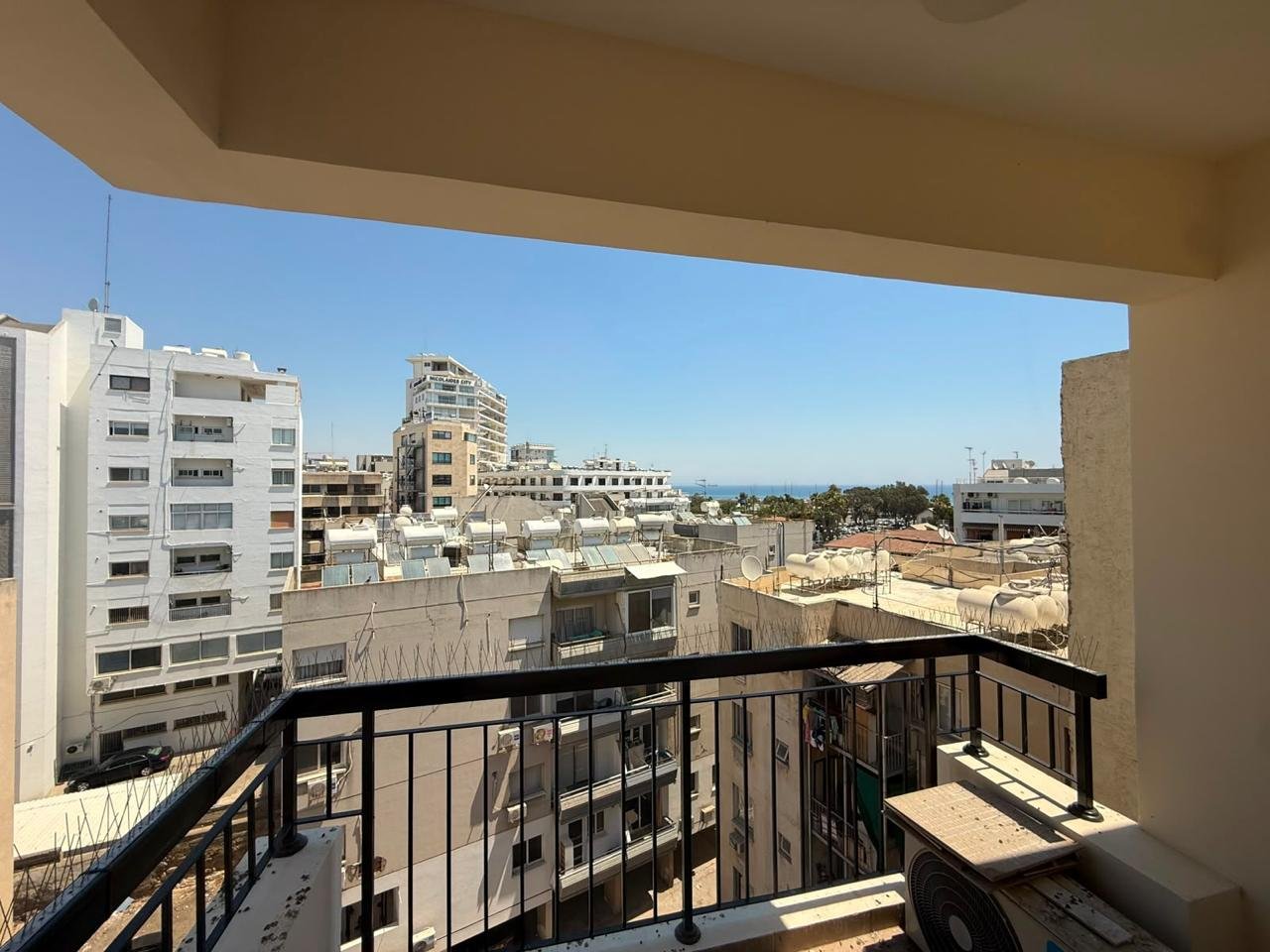 Modern 3-Bedroom Apartment in Finikoudes, Larnaca