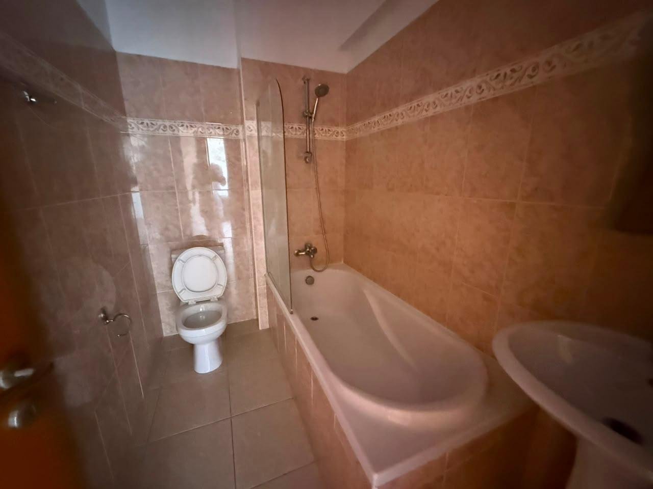 Modern 3-bedroom apartment for rent in Finikoudes, Larnaca photo 5