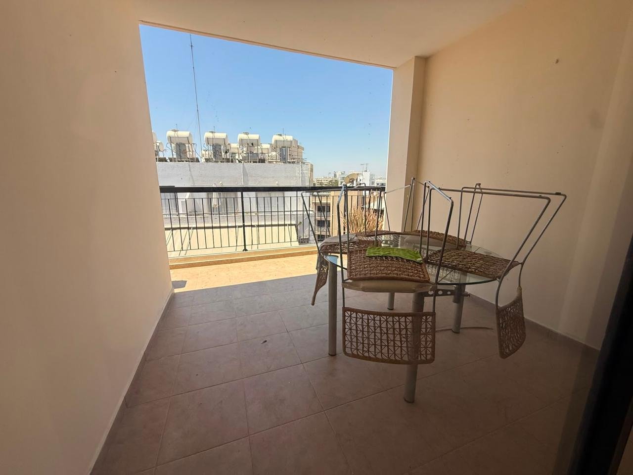 Modern 3-bedroom apartment for rent in Finikoudes, Larnaca photo 7