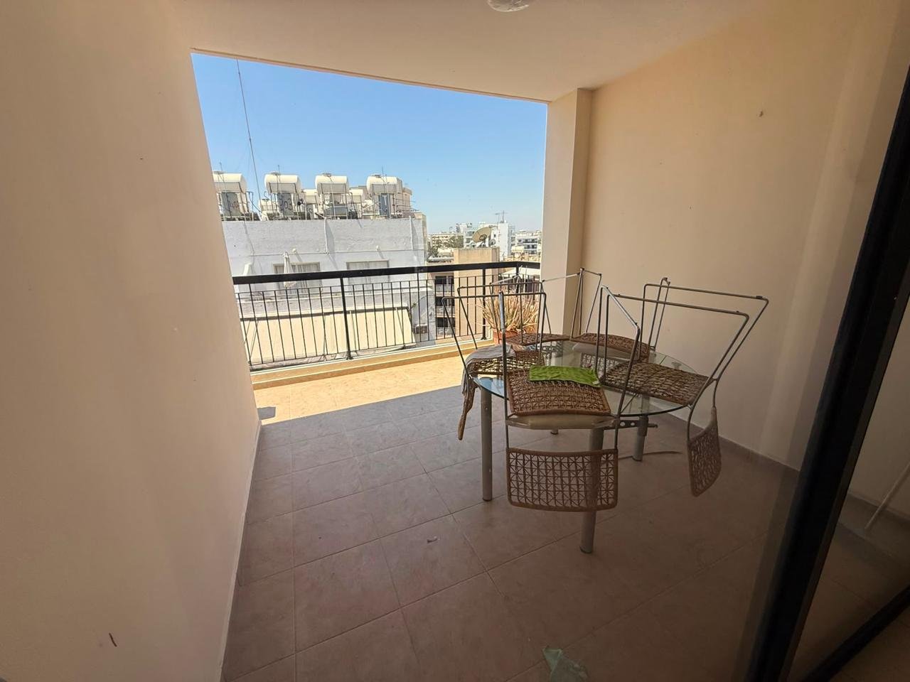 Modern 3-bedroom apartment for rent in Finikoudes, Larnaca photo 10