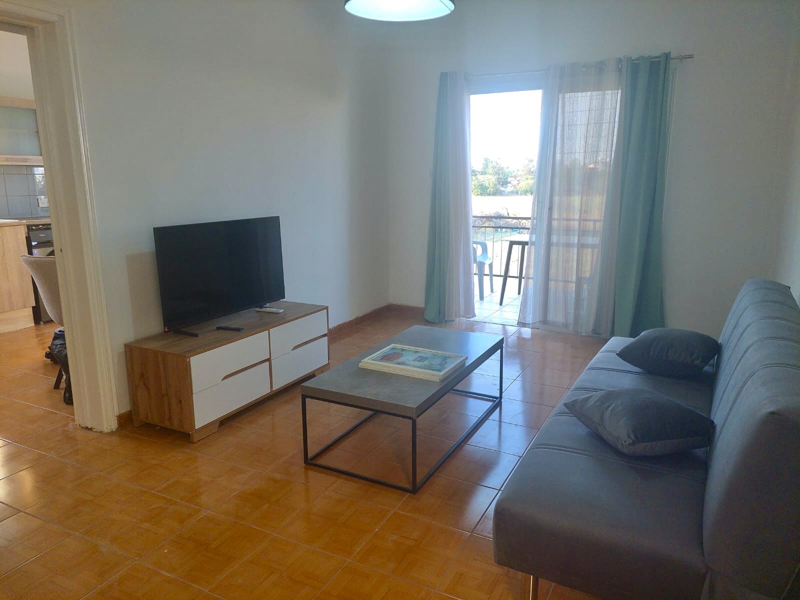 2-bed furnished apartment near the sea in Dekelia photo 15