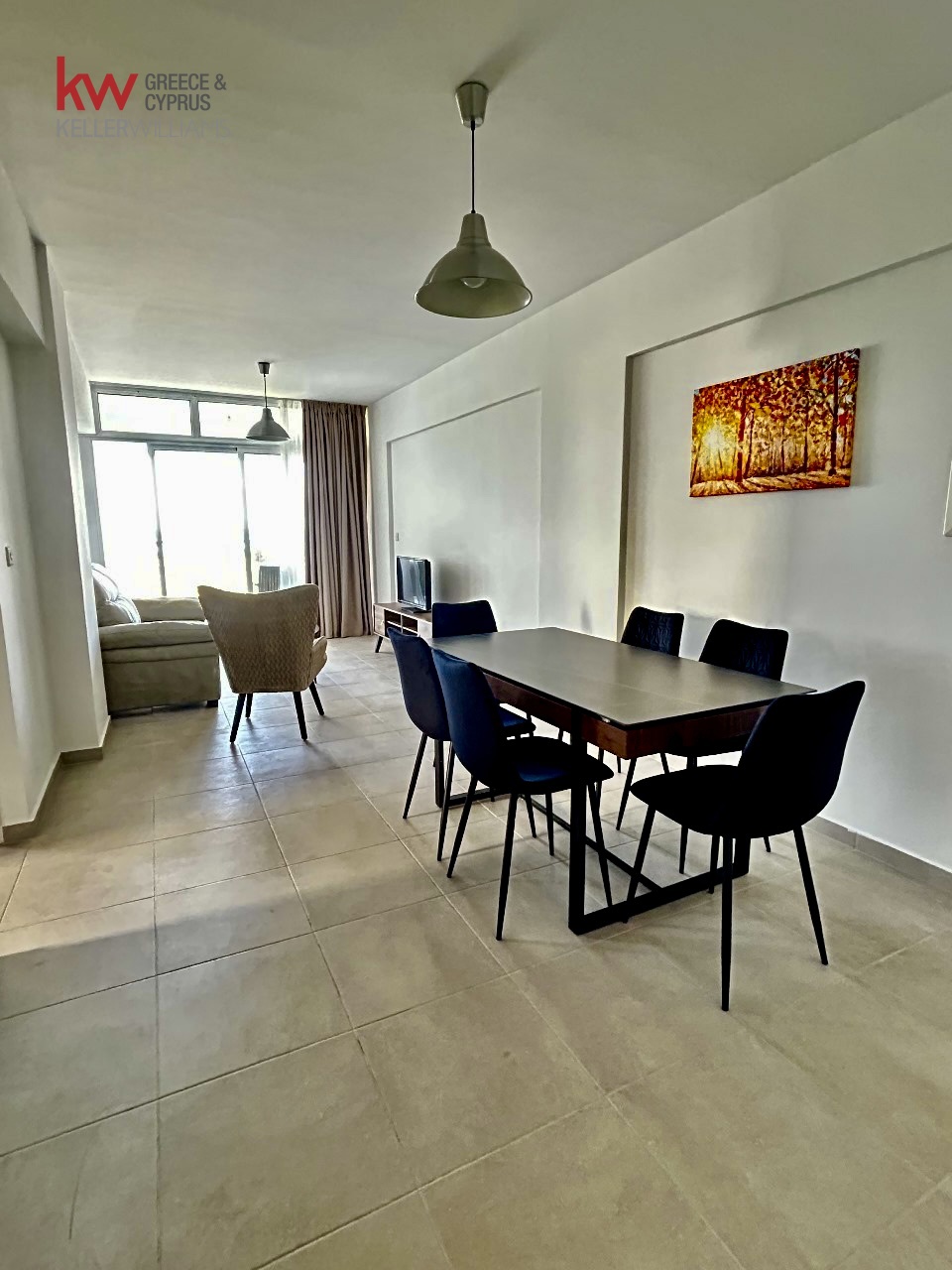 2-bed renovated apartment with sea views in Larnaca photo 2