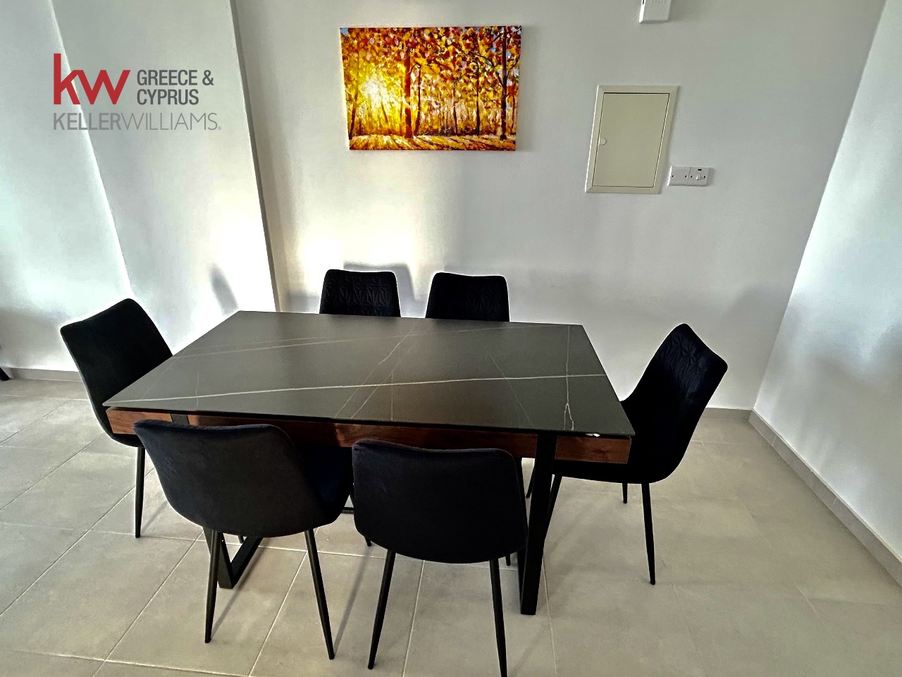 2-bed renovated apartment with sea views in Larnaca photo 4