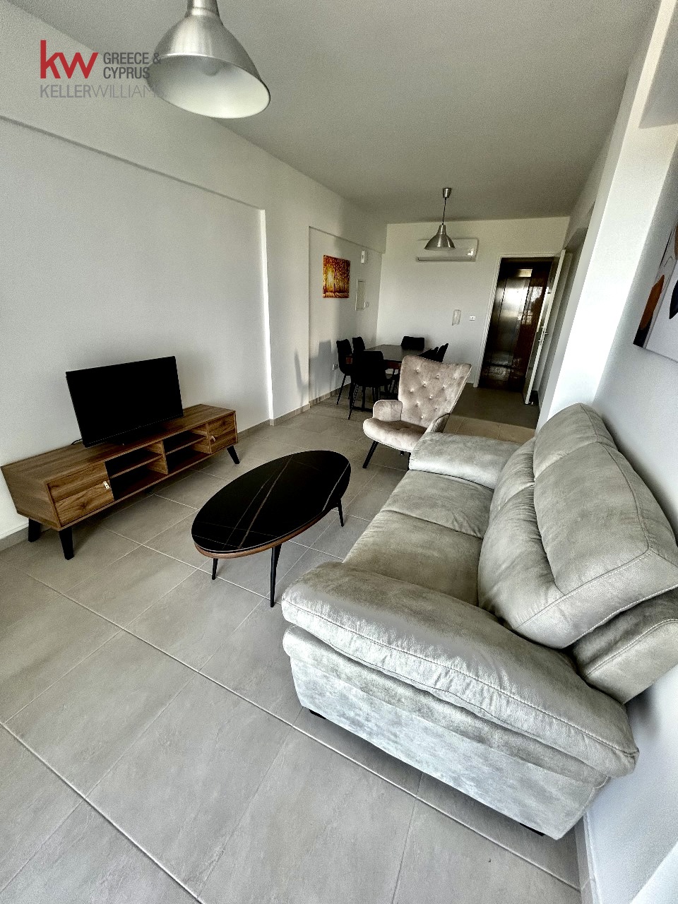 2-bed renovated apartment with sea views in Larnaca photo 3
