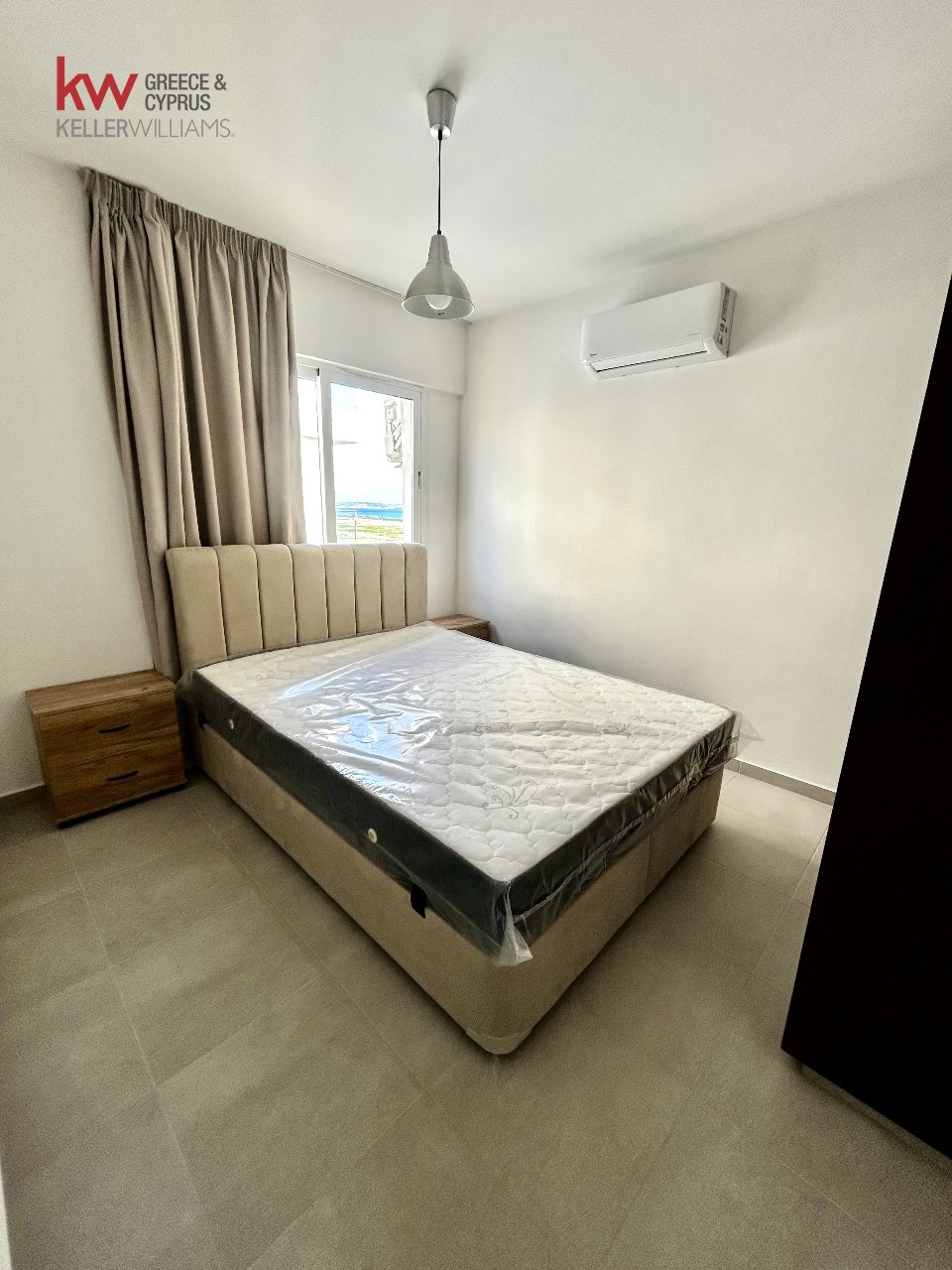 2-bed renovated apartment with sea views in Larnaca photo 7