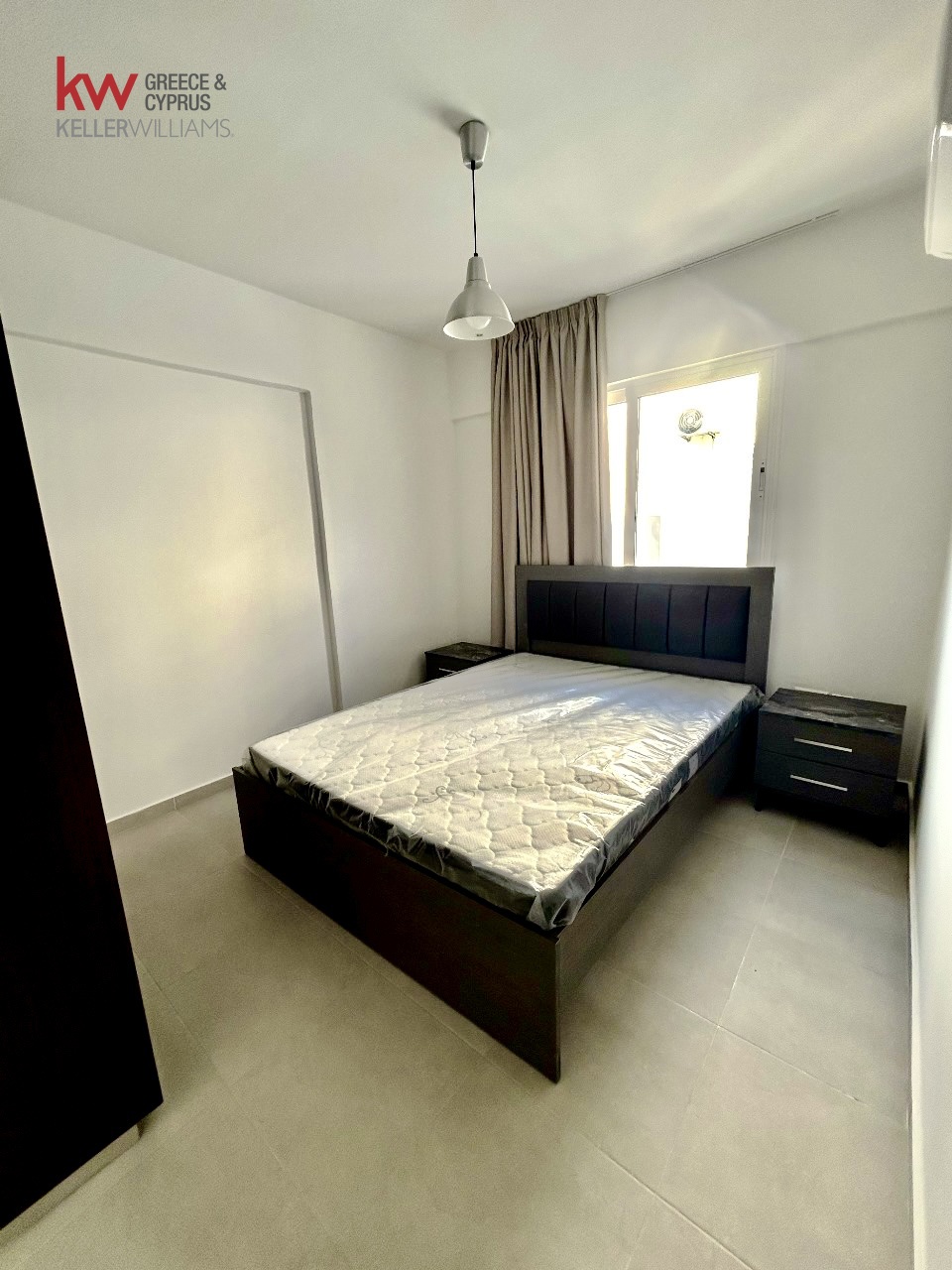2-bed renovated apartment with sea views in Larnaca photo 6