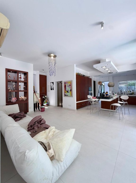 Spacious 5-Bedroom House in Agia Zoni, Limassol