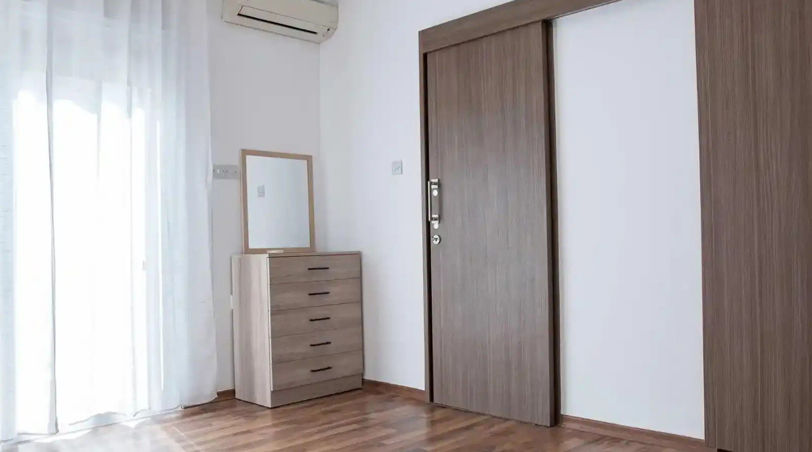 Renovated 3-bed semi-detached house with garden in Polemidia Kato photo 10