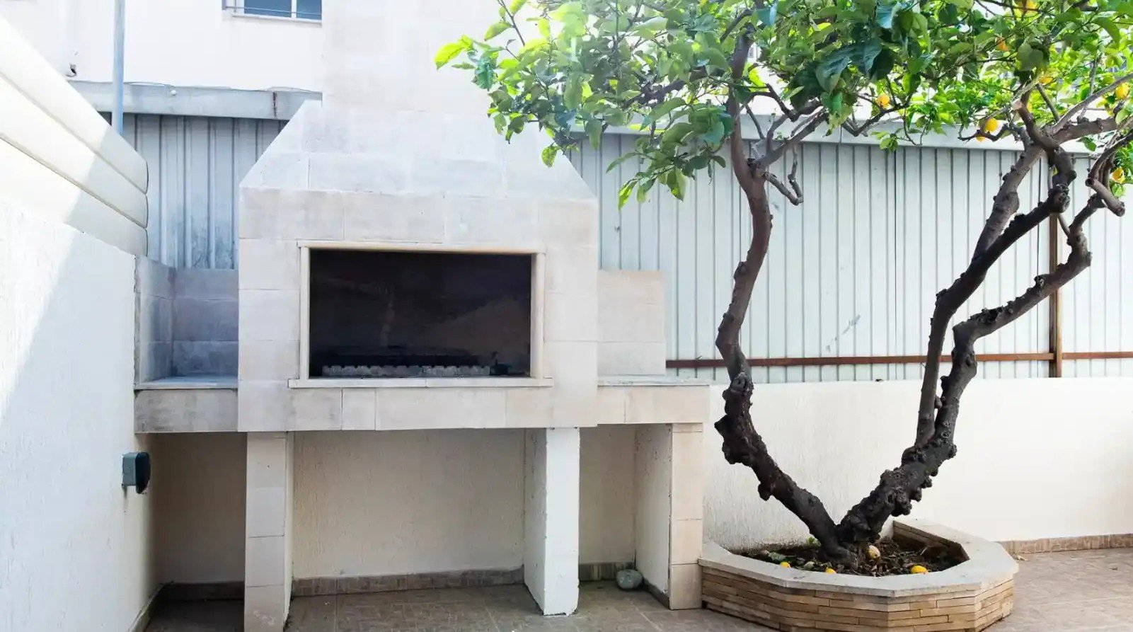 Renovated 3-bed semi-detached house with garden in Polemidia Kato photo 15