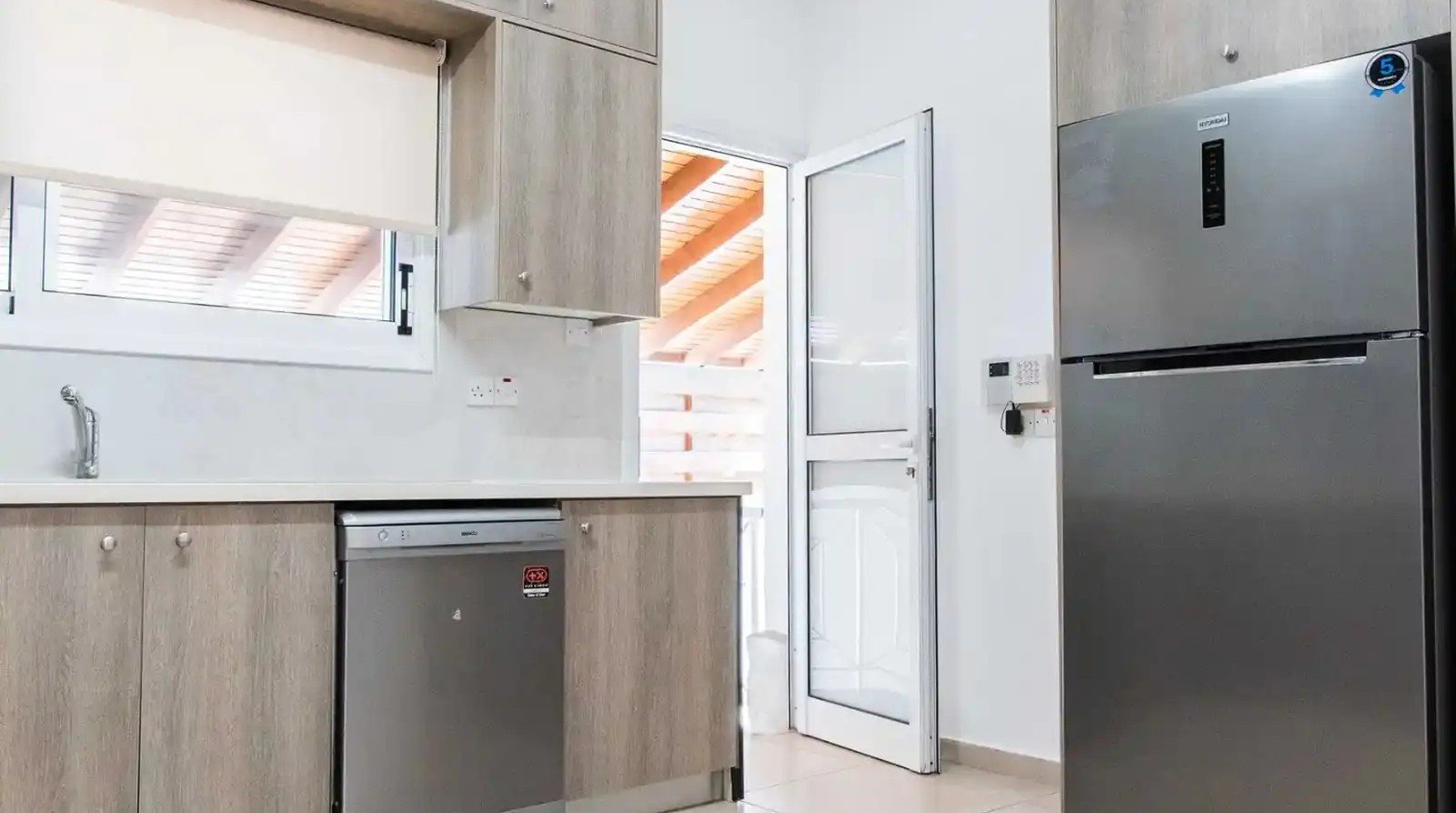 Renovated 3-bed semi-detached house with garden in Polemidia Kato photo 12