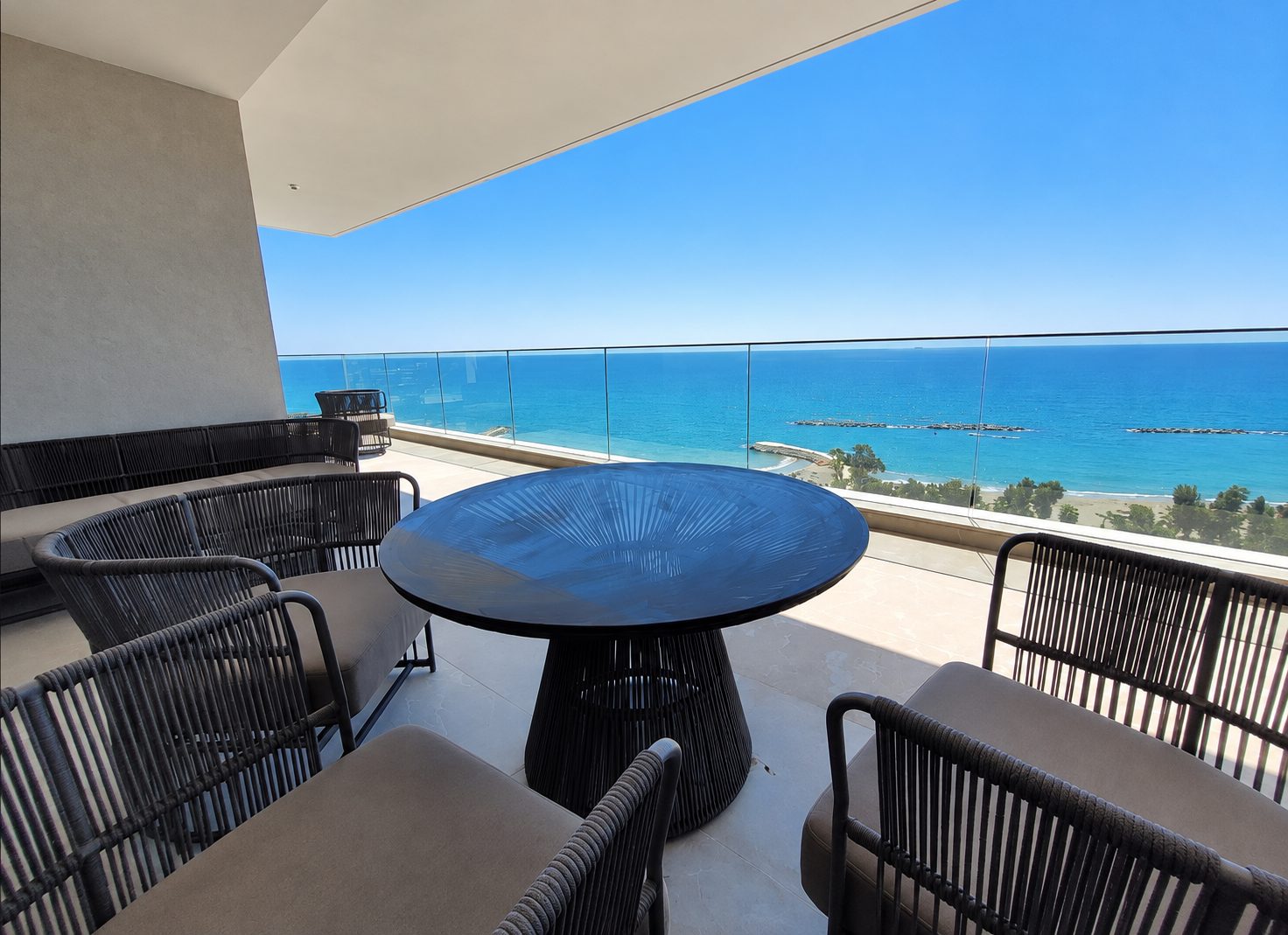 Spacious 3-Bedroom Apartment in Agios Tychon, Limassol