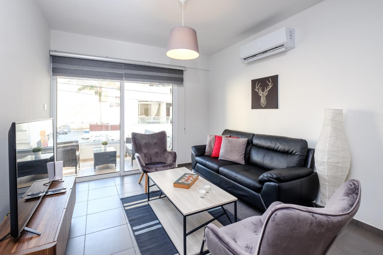 2 BEDROOM FLAT IN TOWN CENTER NEAR FINIKOUDES