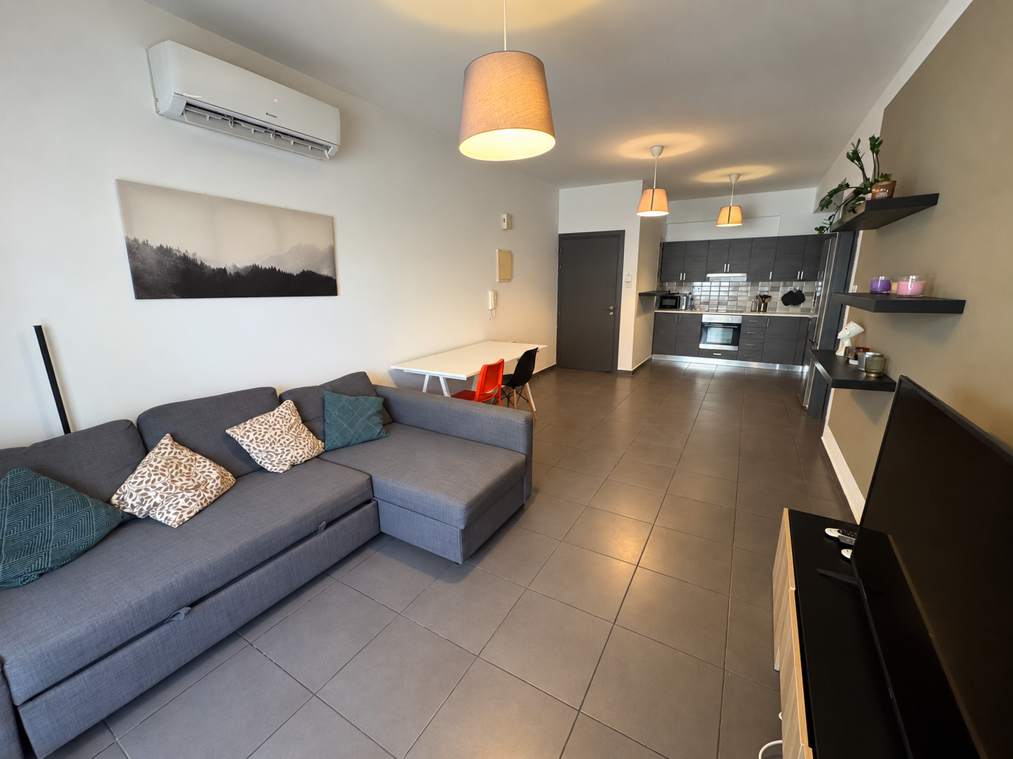 2 BEDROOM FLAT IN TOWN CENTER NEAR FINIKOUDES