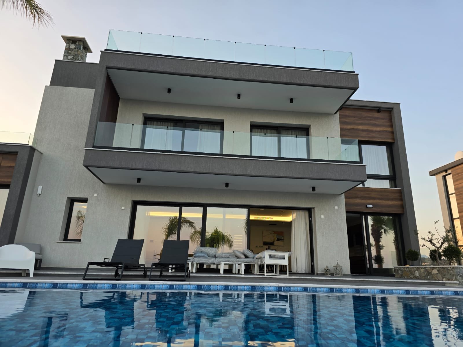 Spacious 6-Bedroom Villa in Parekklisia, Limassol
