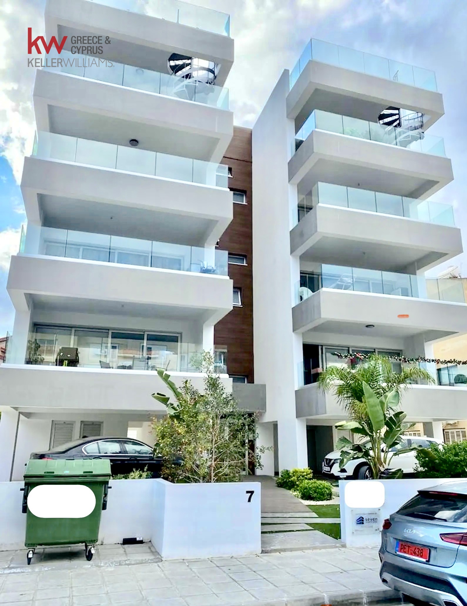 2-bed apartment with balcony and parking in Faneromeni photo 8
