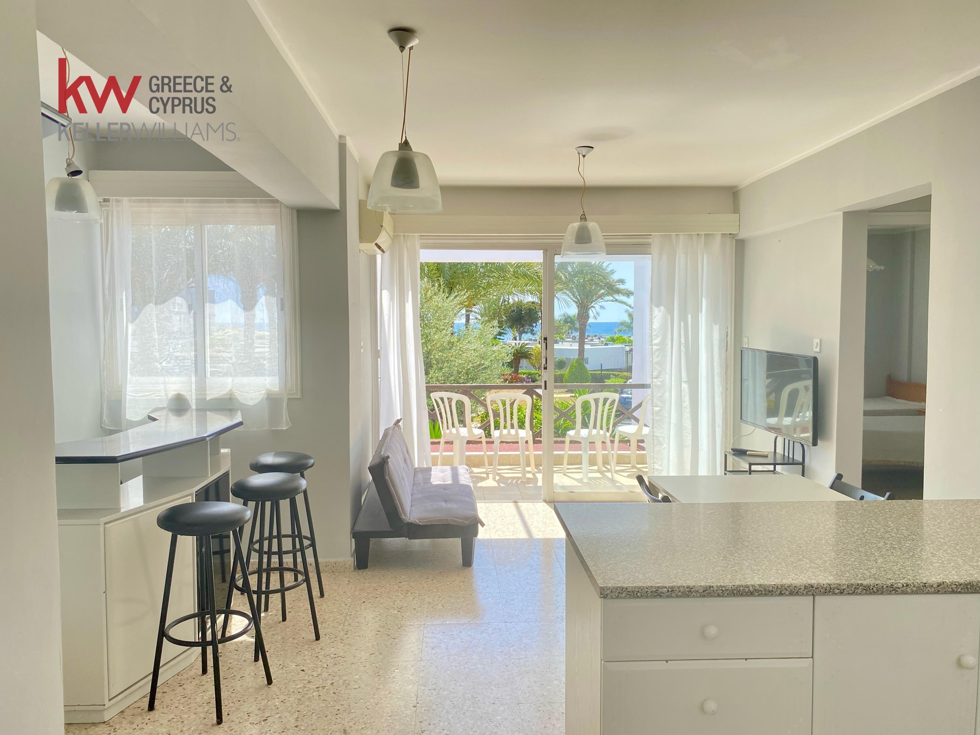 2-bed apartment with sea view near beach in Meneou photo 2