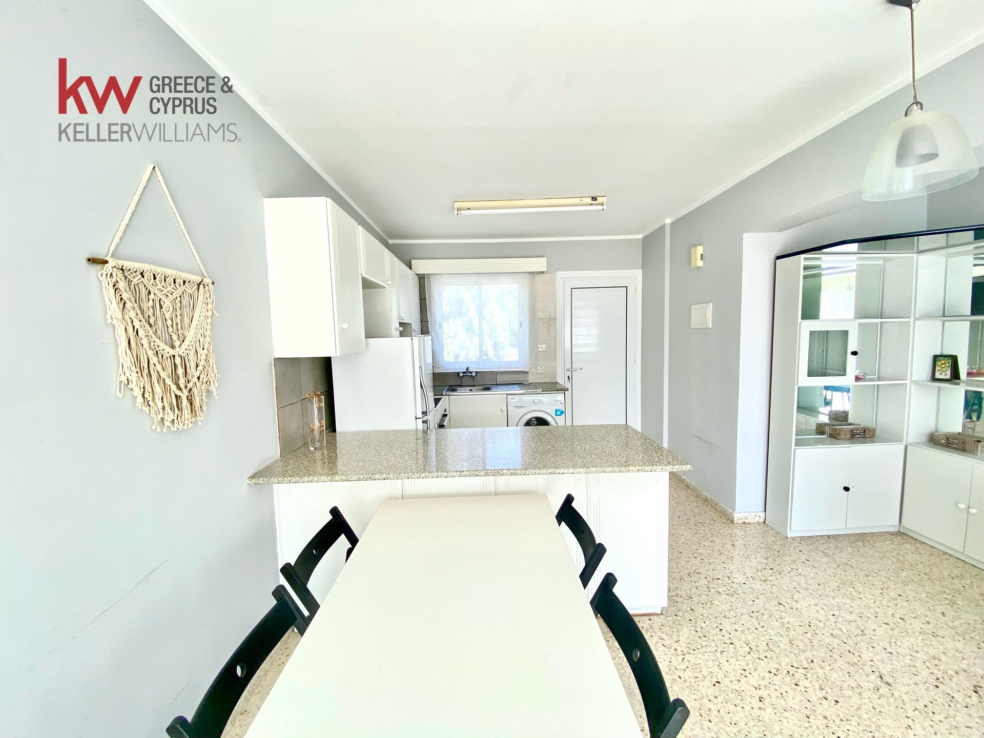 2-bed apartment with sea view near beach in Meneou photo 5