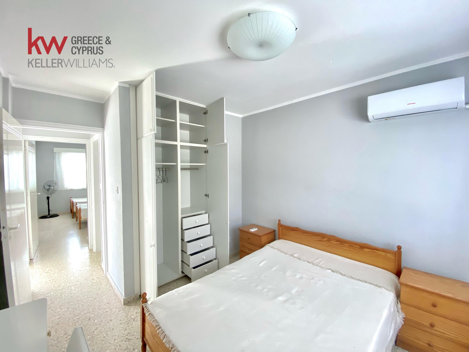 2-bed apartment with sea view near beach in Meneou photo 8