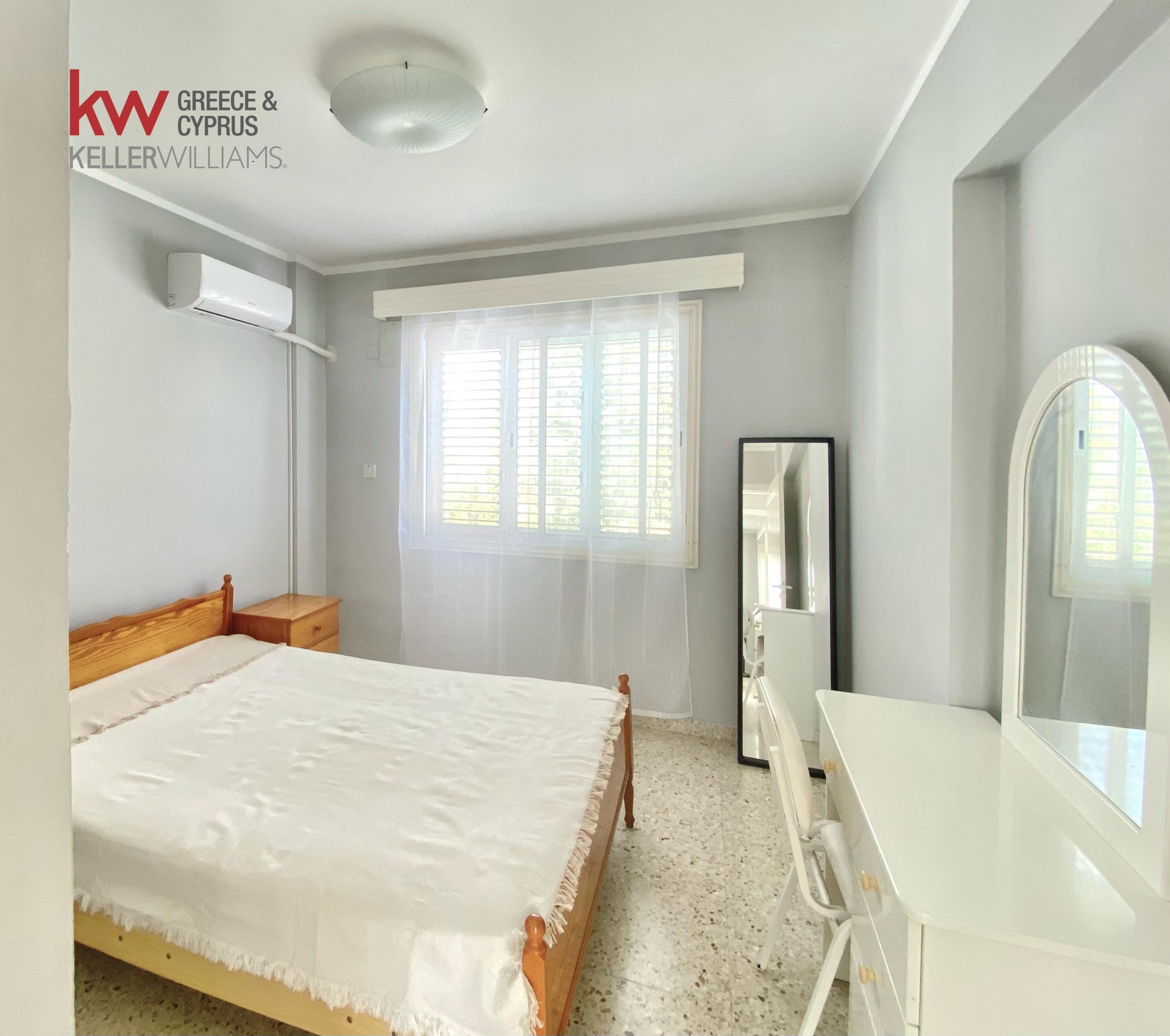 2-bed apartment with sea view near beach in Meneou photo 6