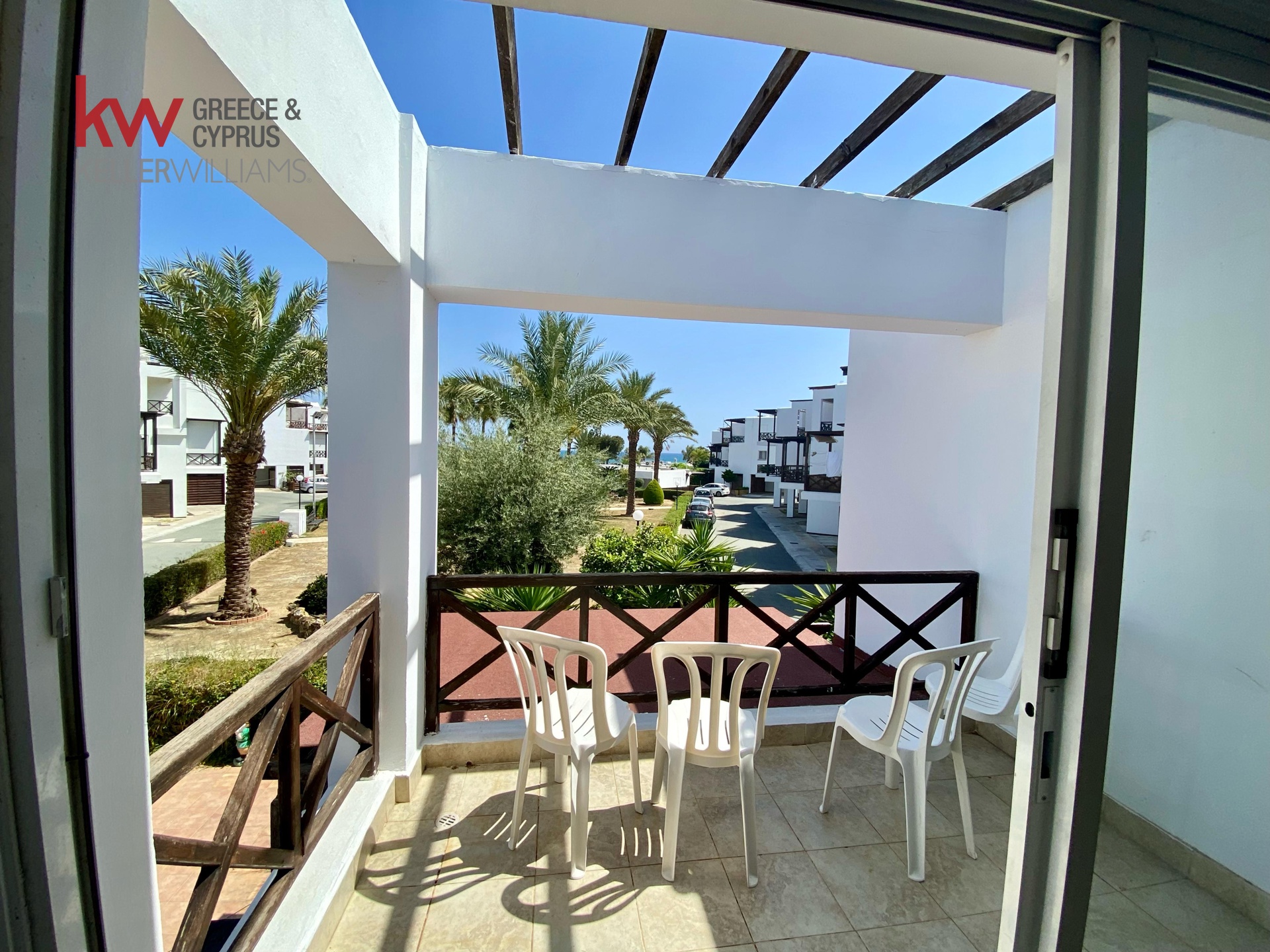 2-bed apartment with sea view near beach in Meneou photo 12