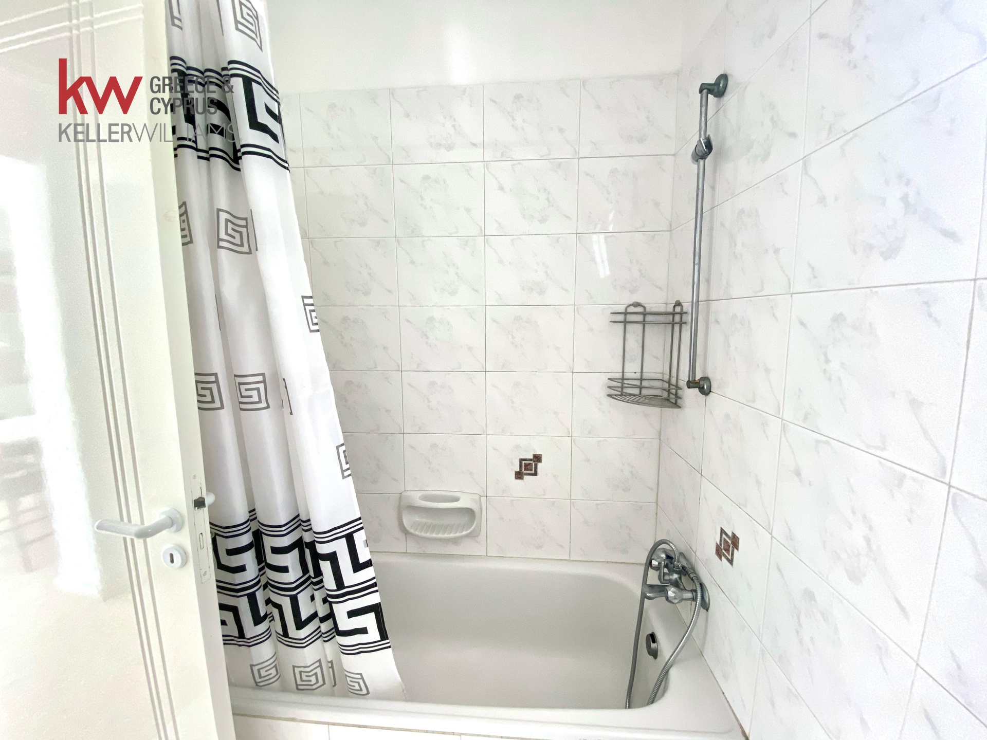 2-bed apartment with sea view near beach in Meneou photo 11