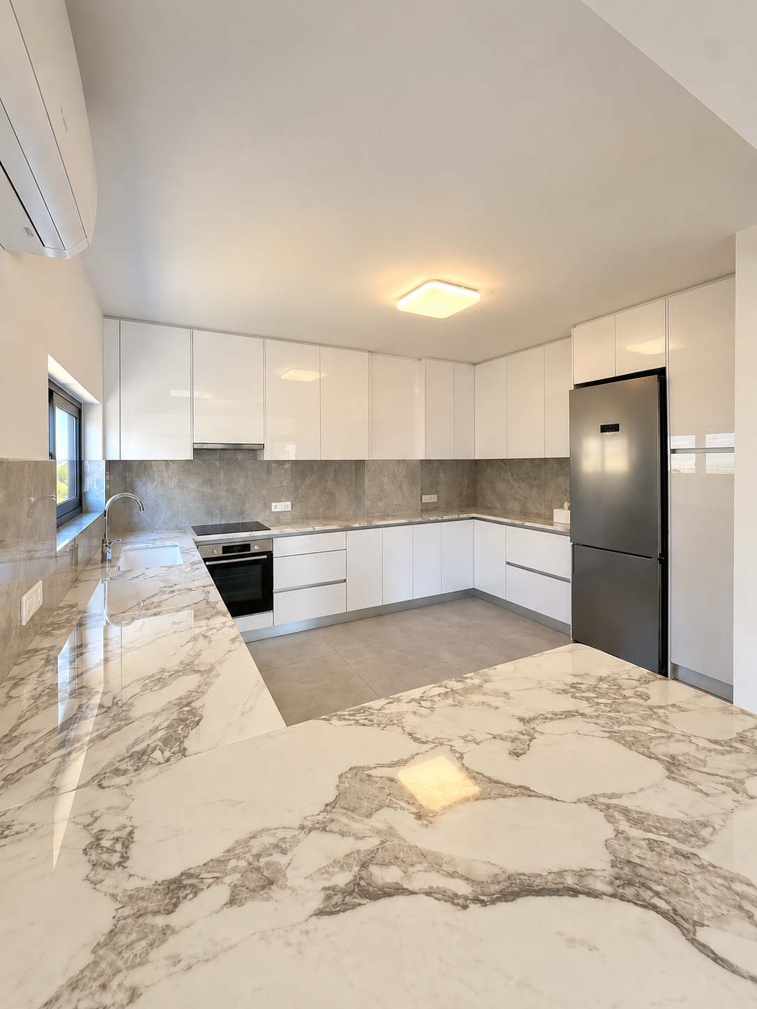 3-Bedroom Apartment 100m From The Sea For Rent