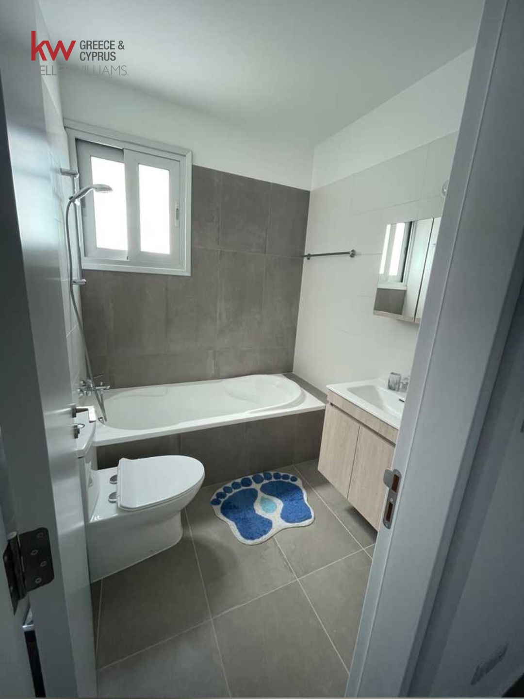 2-bed furnished apartment with roof garden in Strovolos photo 9