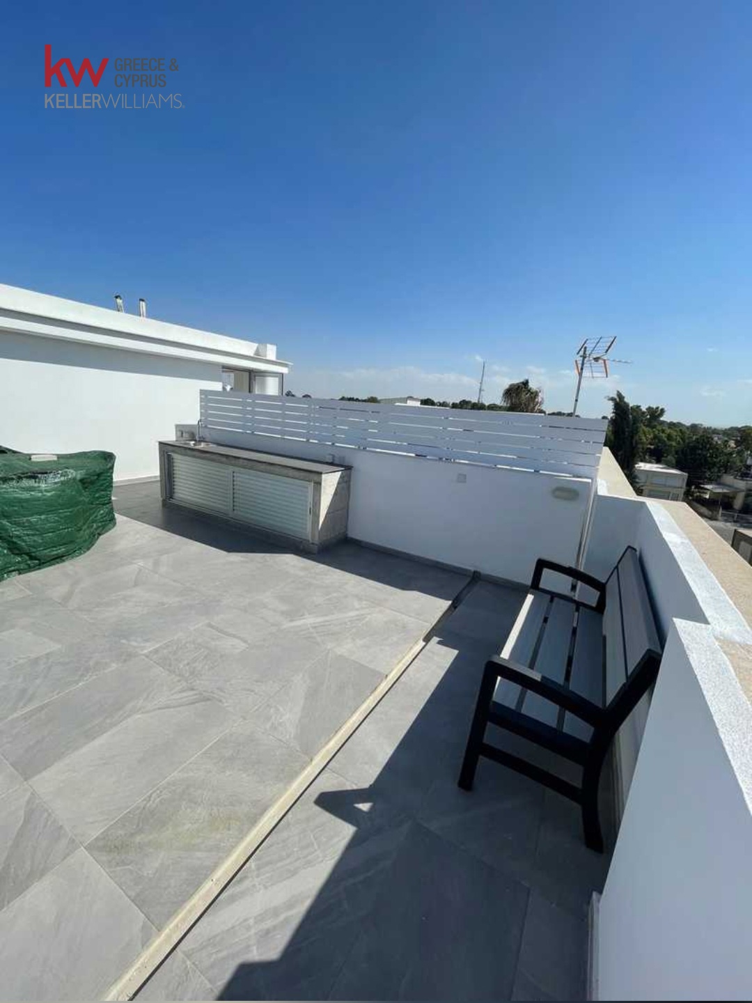 2-bed furnished apartment with roof garden in Strovolos photo 12