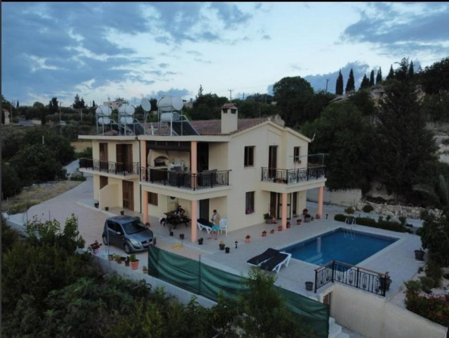 1 bdr spacious fully furnished apartment in Agios Demetrianos village