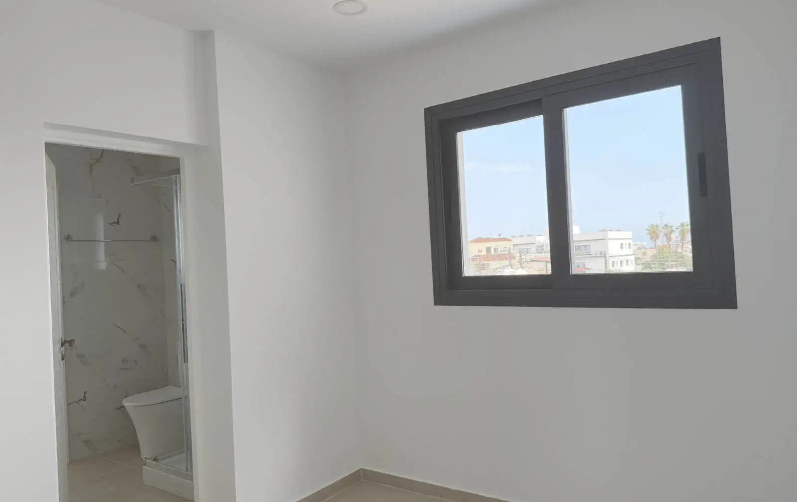 Renovated 2-bed apartment with balcony in Kato Polemidia, Limassol photo 10