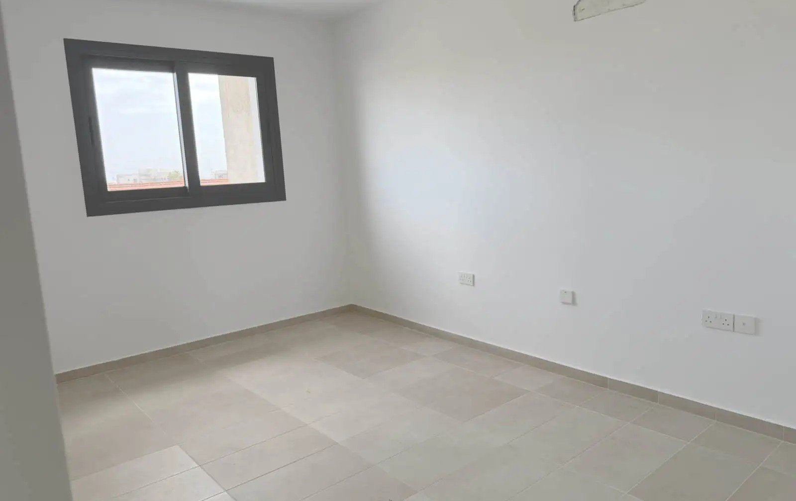 Renovated 2-bed apartment with balcony in Kato Polemidia, Limassol photo 9