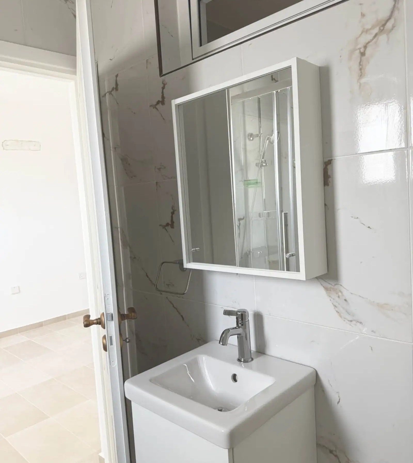 Renovated 2-bed apartment with balcony in Kato Polemidia, Limassol photo 13