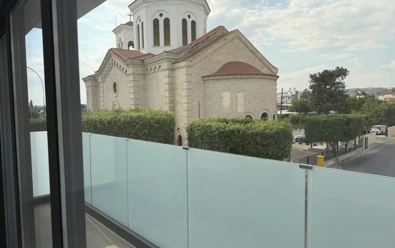 Renovated 2-bed apartment with balcony in Kato Polemidia, Limassol photo 14