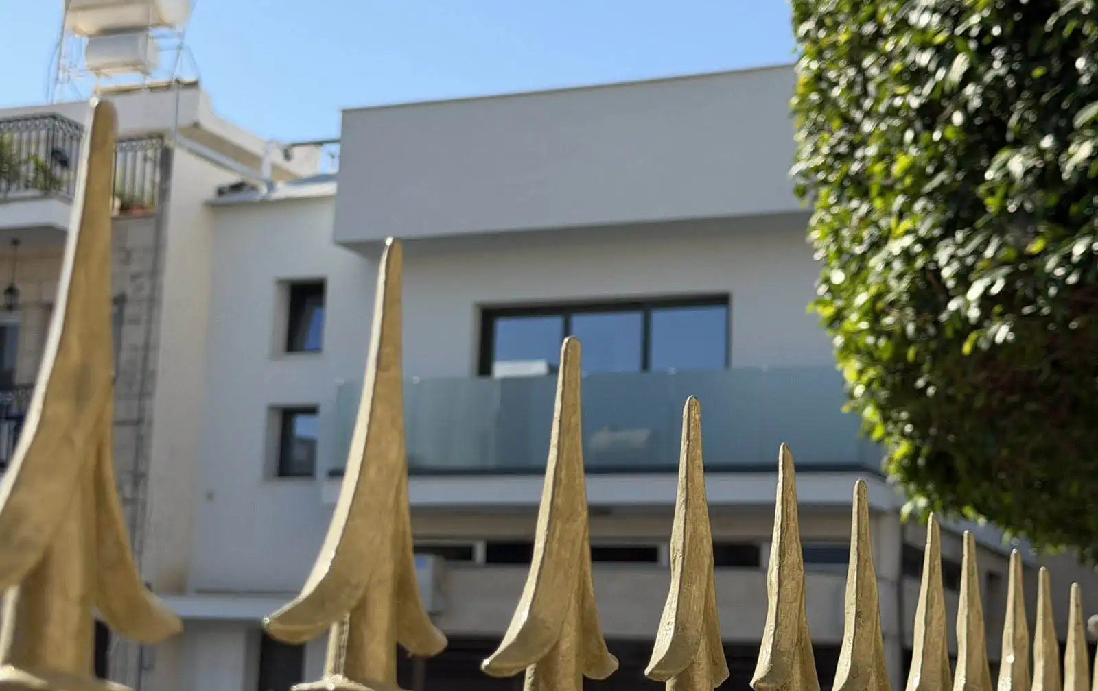 Renovated 2-bed apartment with balcony in Kato Polemidia, Limassol photo 15