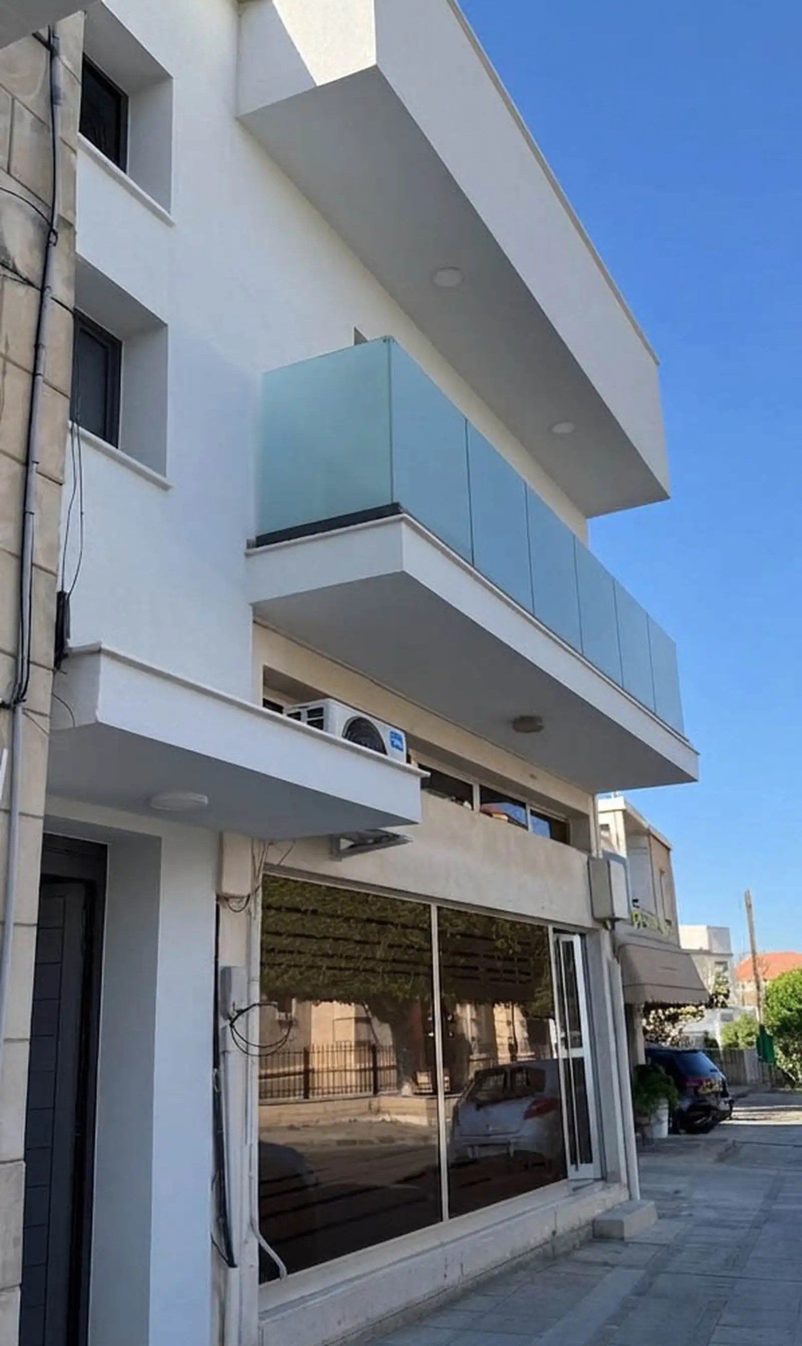 Renovated 2-bed apartment with balcony in Kato Polemidia, Limassol photo 16