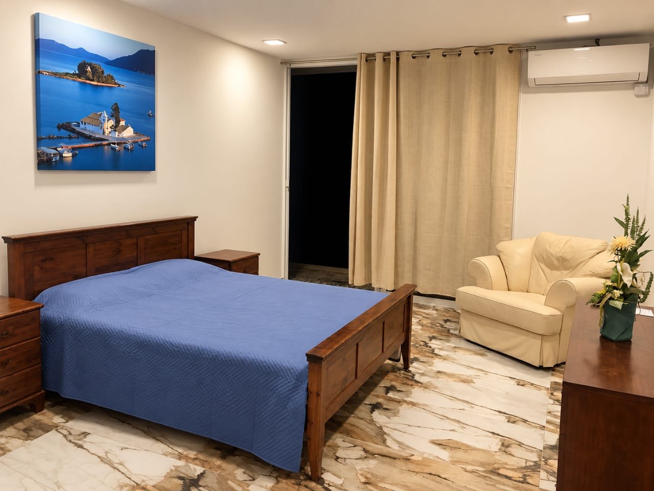 5-bed furnished villa with pool and sea views in Coral Bay photo 2