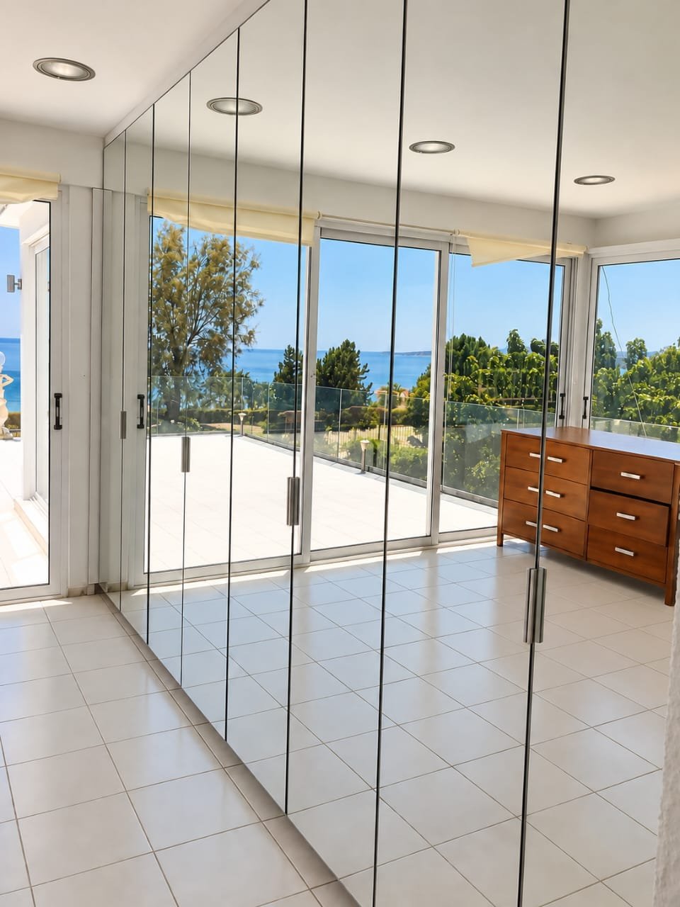 5-bed furnished villa with pool and sea views in Coral Bay photo 10