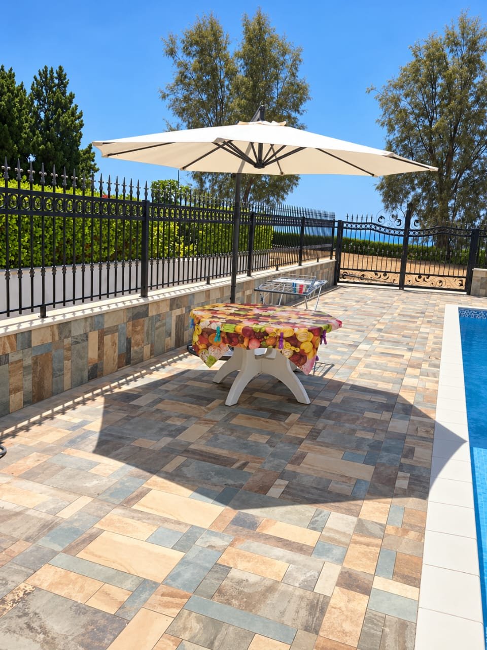 5-bed furnished villa with pool and sea views in Coral Bay photo 8