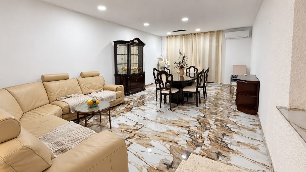 5-bed furnished villa with pool and sea views in Coral Bay photo 11