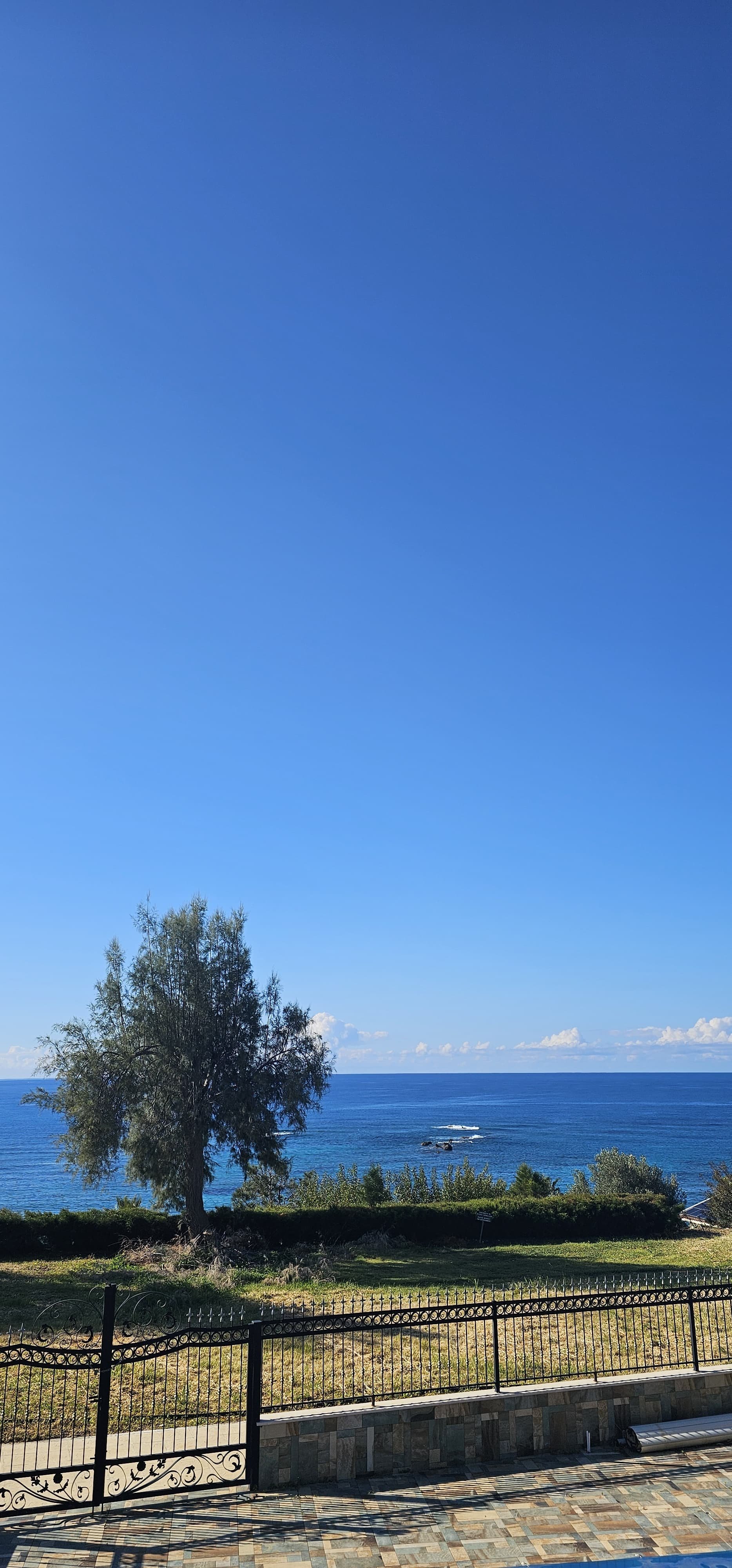 5-bed furnished villa with pool and sea views in Coral Bay photo 19