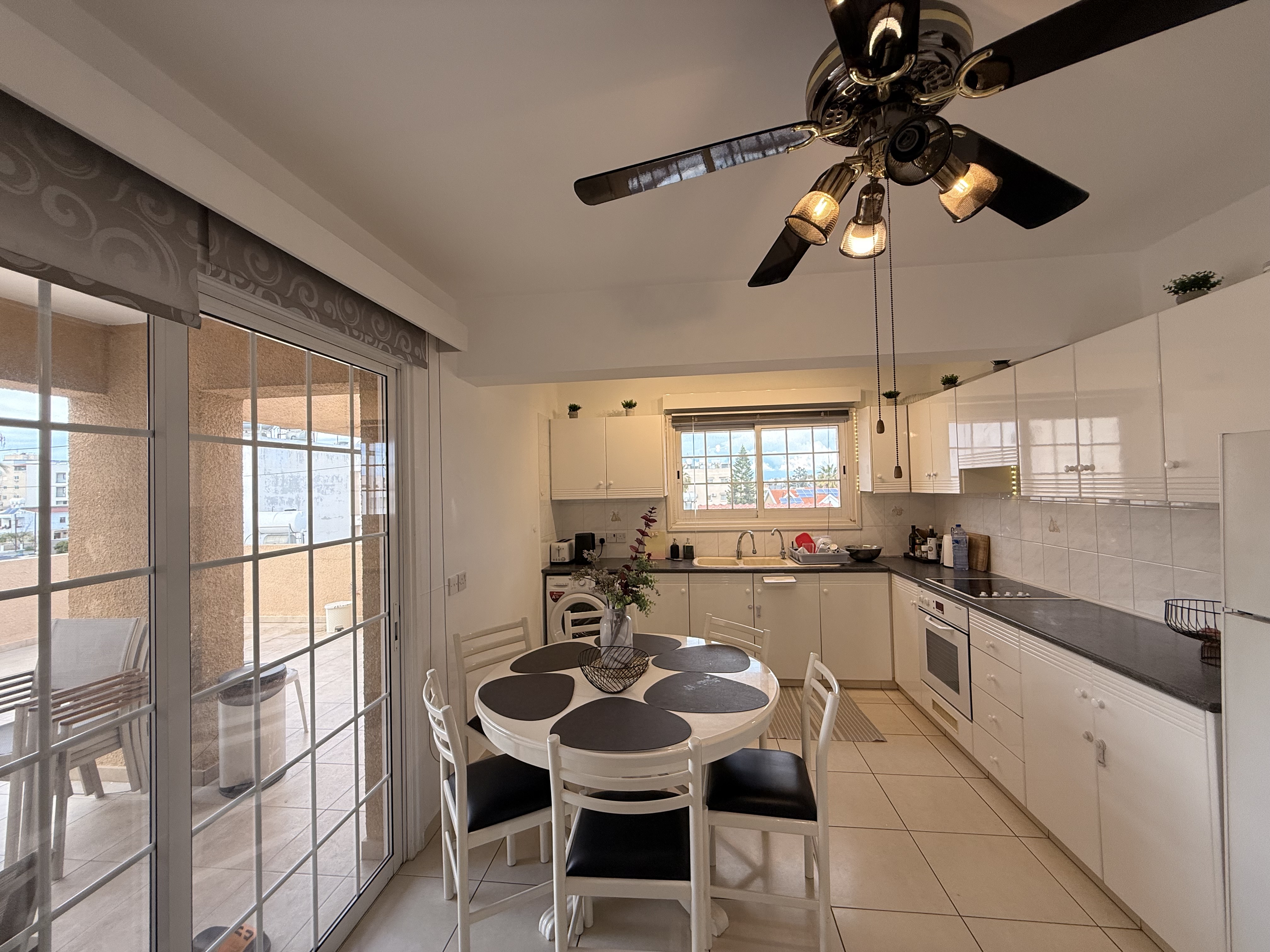 3-bed penthouse with terraces and views in Larnaca photo 10