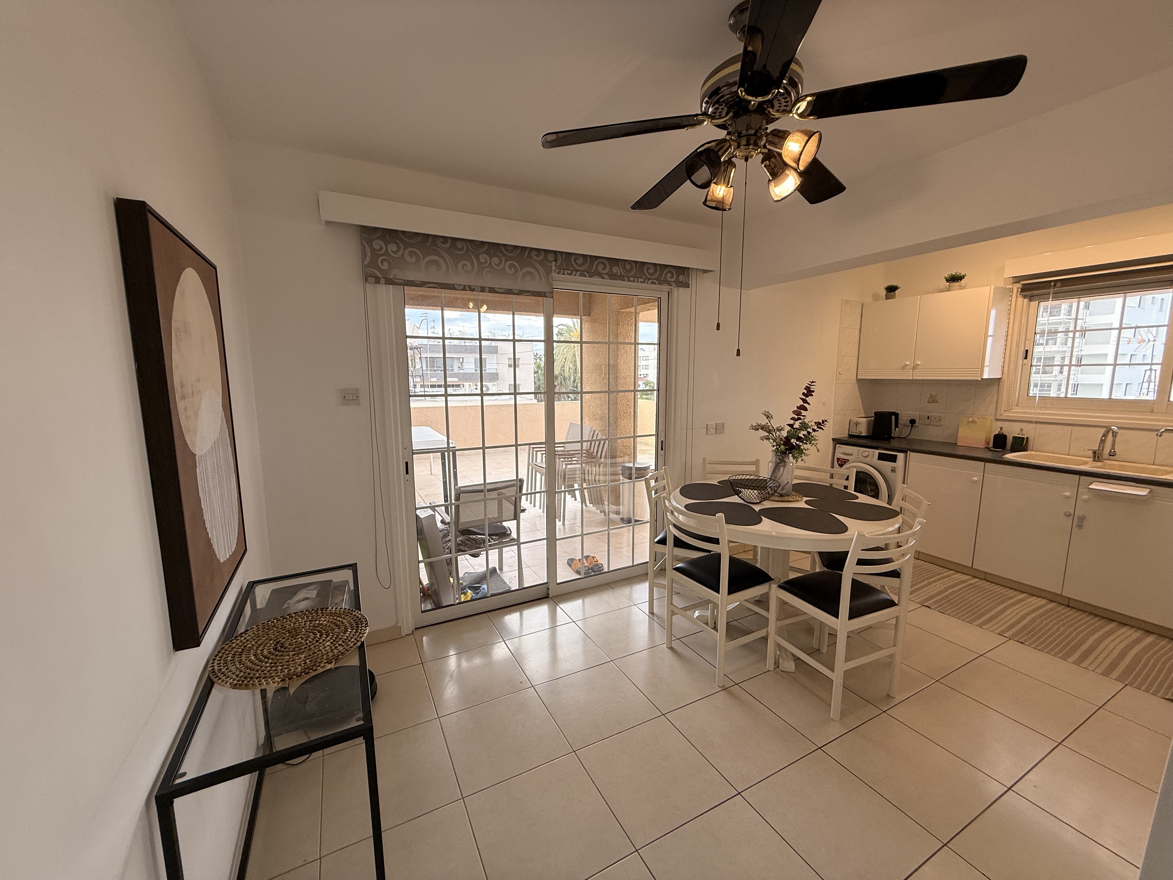 3-bed penthouse with terraces and views in Larnaca photo 9