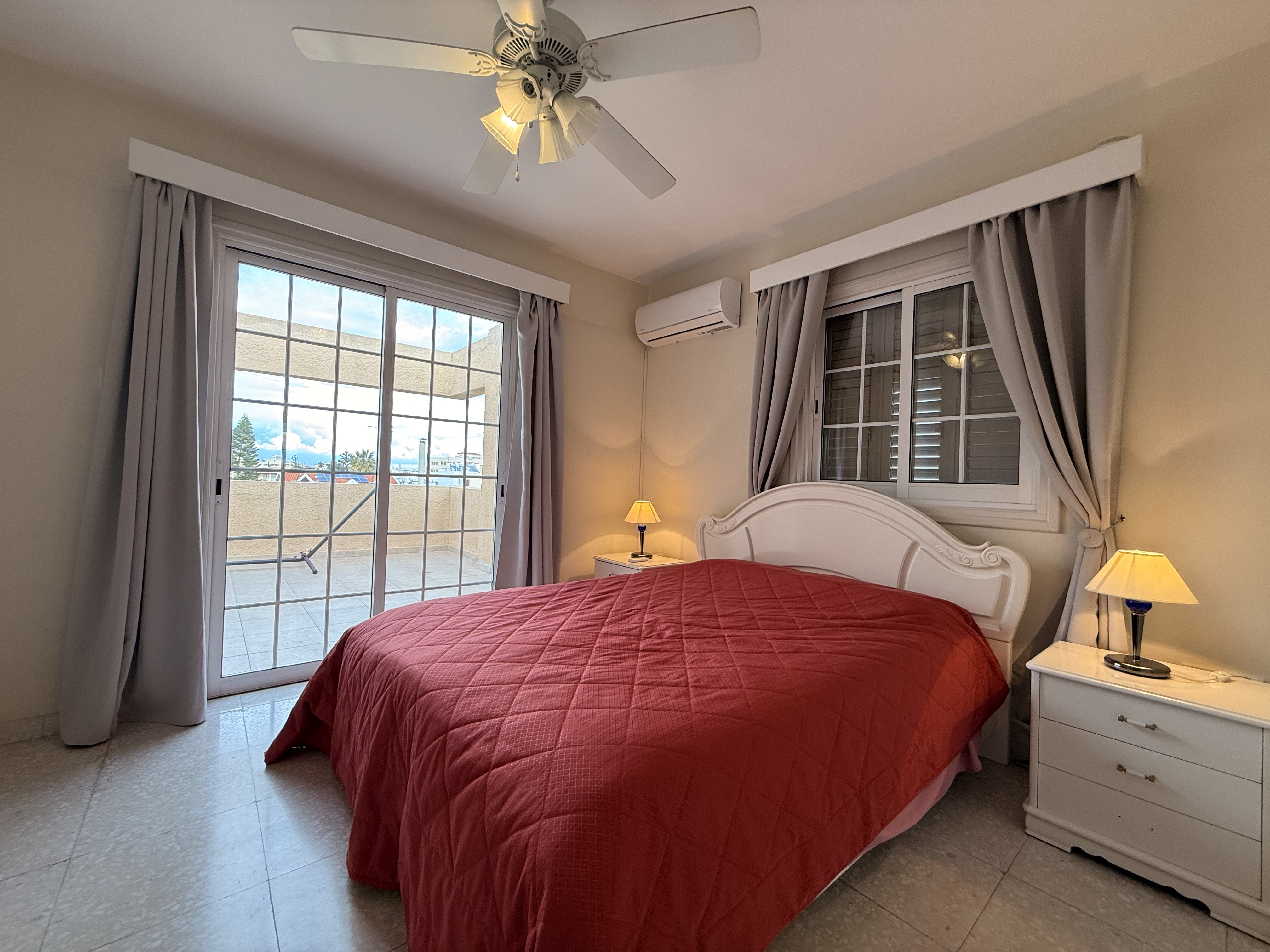 3-bed penthouse with terraces and views in Larnaca photo 16