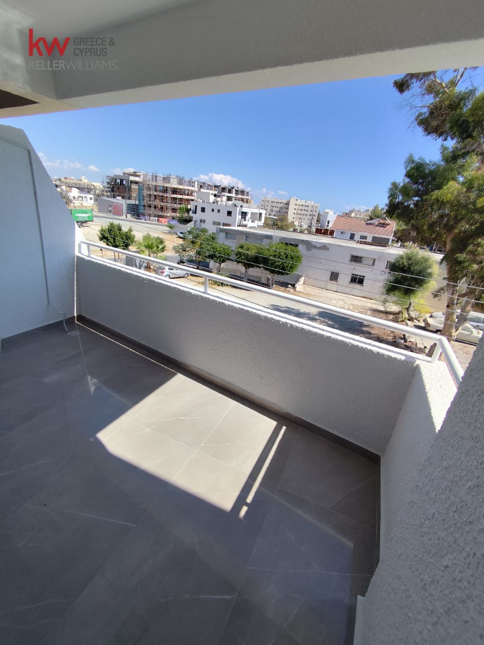 3-bed apartment for rent in Larnaca City photo 7