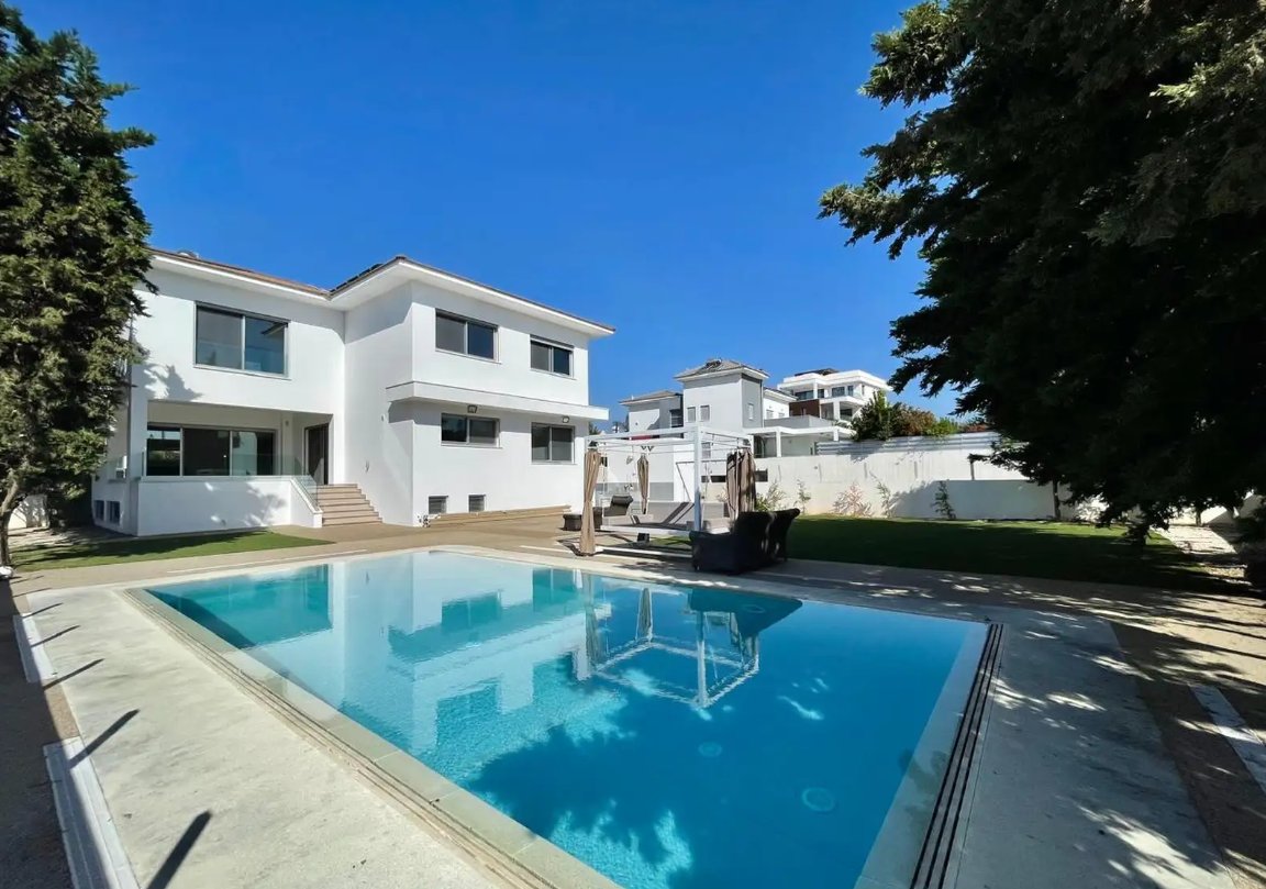 Spacious 5-Bedroom Villa in Germasogeia, Limassol