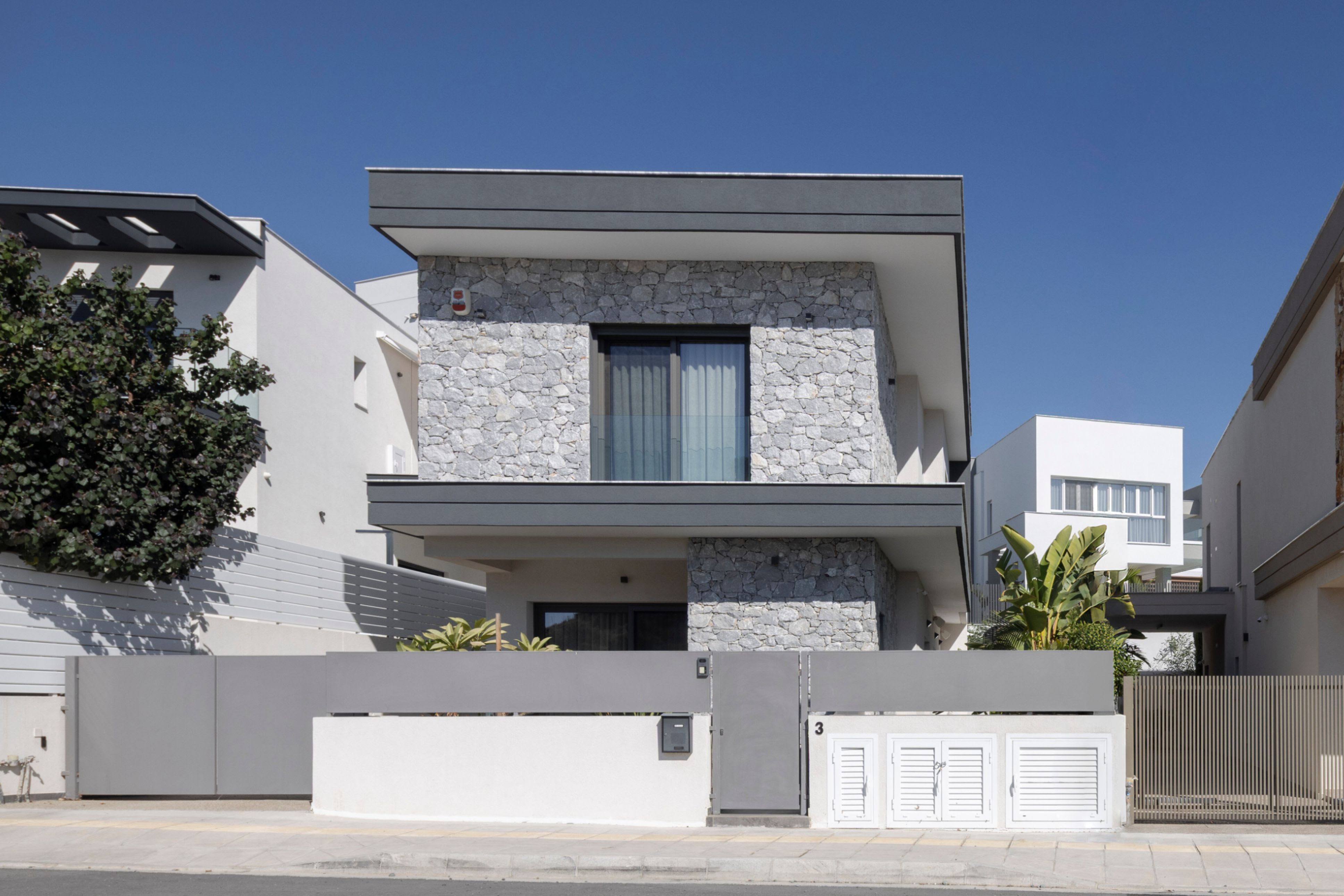 For Rent | Luxury Modern 3-Bedroom Residence in Agios Athanasios,