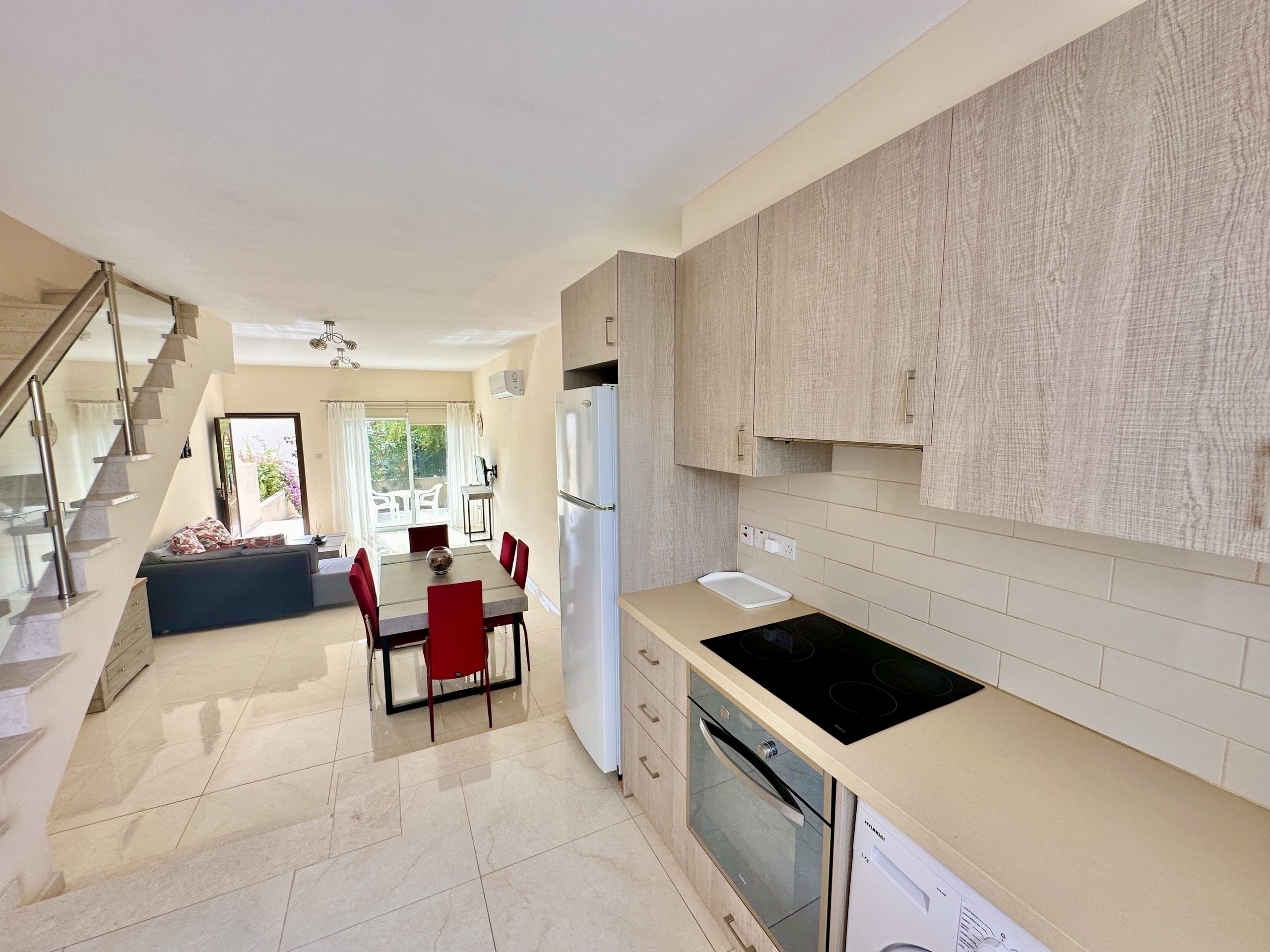 Modern 2-Bedroom House in Tombs Of the Kings, Paphos